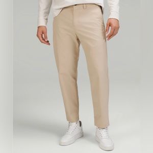 Men’s Relaxed-Tapered Trouser *Cropped TRNH size 31 in color Trench